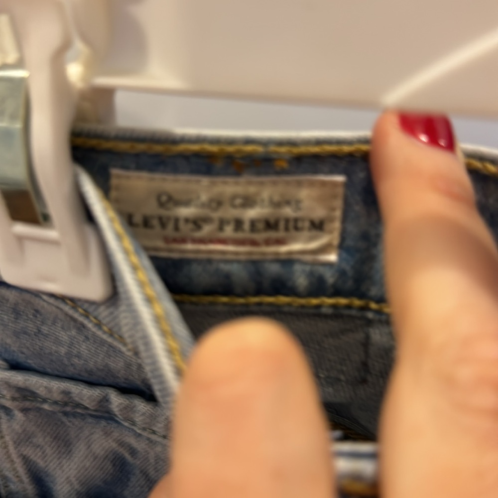 NWOT Levi 502 skinny jeans. Size 28. - Picture 2 of 6